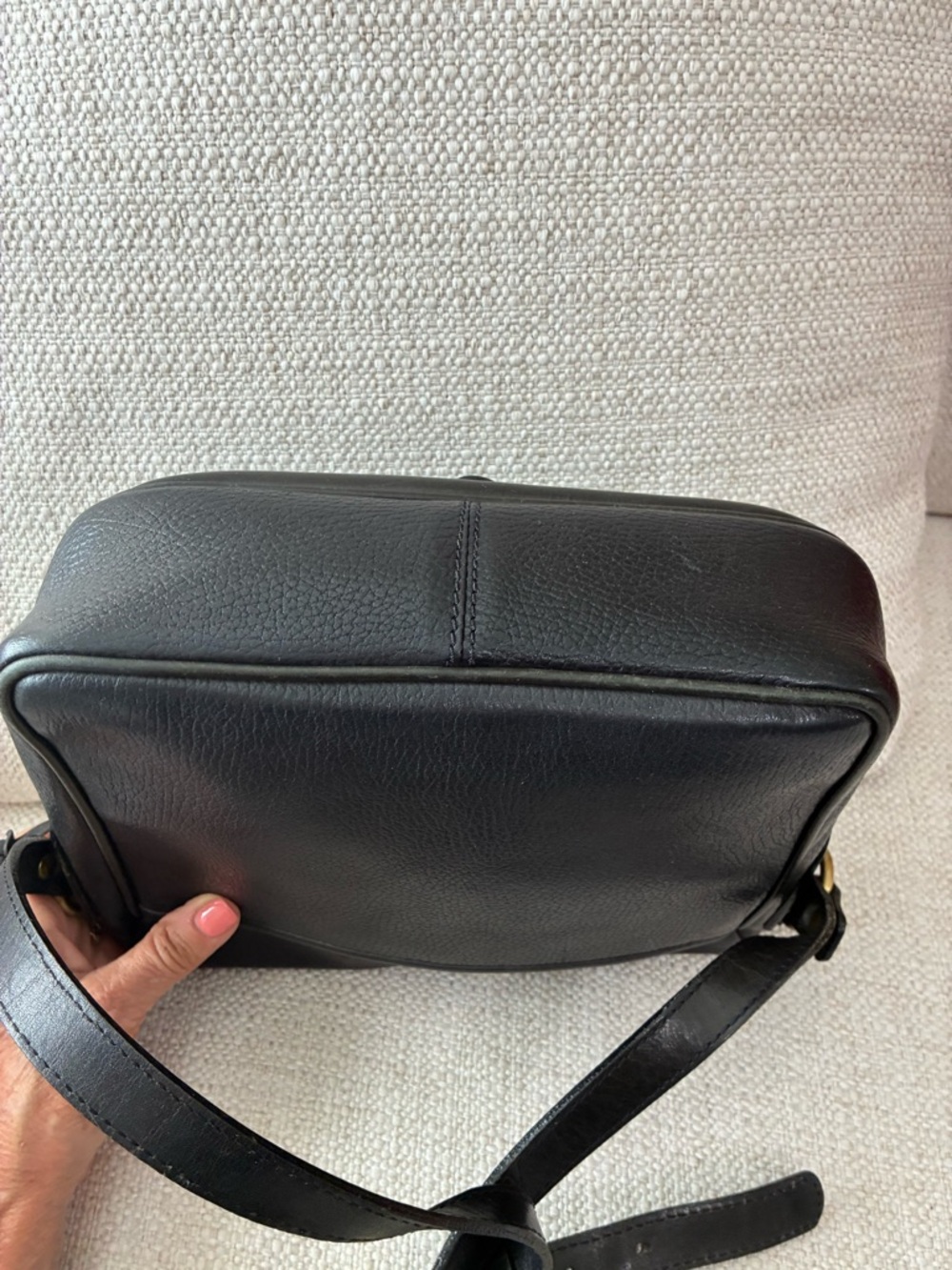 Vintage Bally EUC Crossbody
Purse Black Pebbled Leather
Brass Hardware - Picture 15 of 16